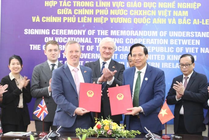Vietnam, UK ink MoU on vocational training cooperation